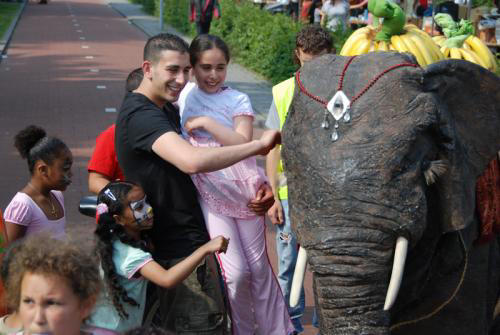 Olifant aaien toch wel spannend hoor.jpg